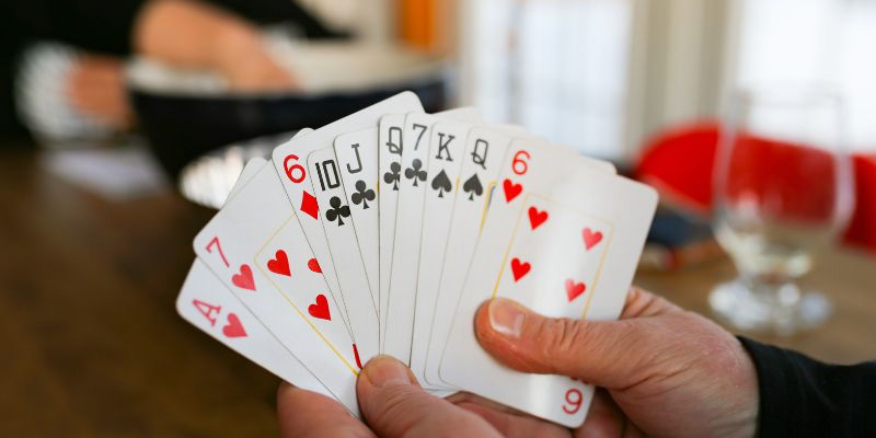 Mẹo Quản Lý Bộ Bài Hiệu Quả Khi Chơi Tiến Lên Online